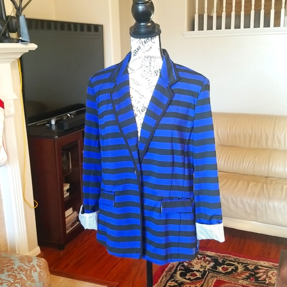 Ellen Tracy Blazer Size  Medium